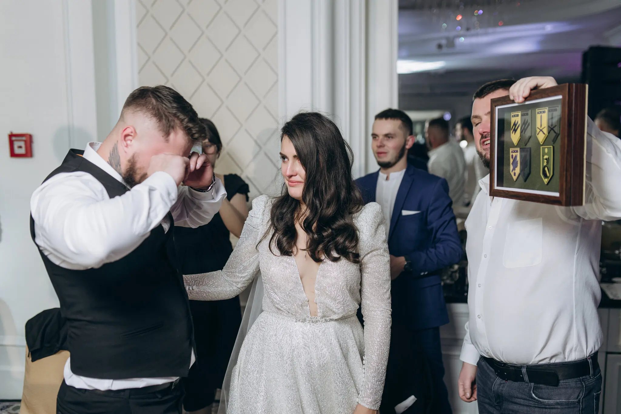 Друг подарував пану Левченку його військові нашивки в рамці.